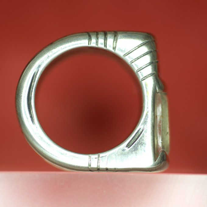 Chevalière difforme en argent et béryl jaune